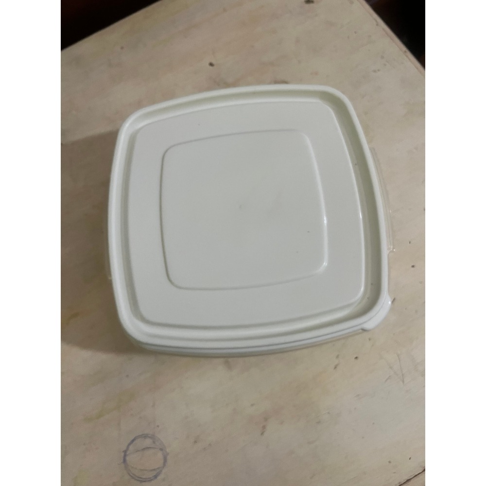 Rubbermaid Servin Saver Square Food Storage Container with White Lid Clear 2 Cup